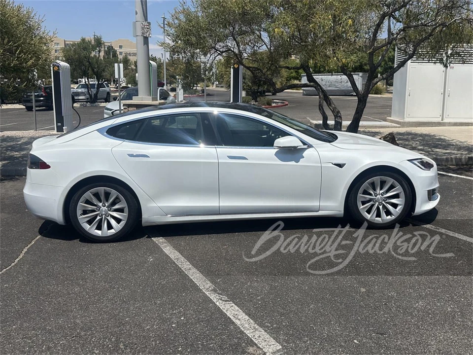 2016 Tesla Model S - Image 2 of 3