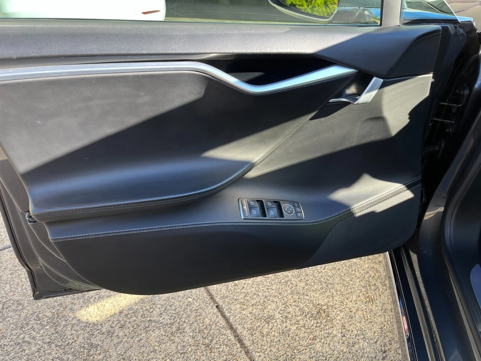 2016 Tesla Model S - Image 17 of 21