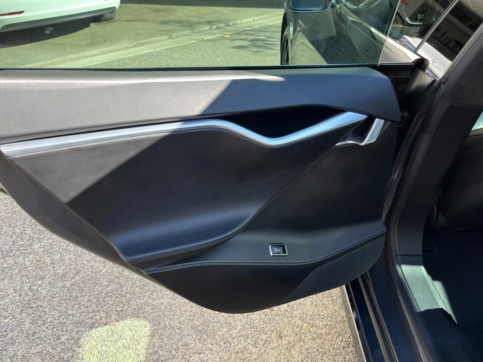 2016 Tesla Model S - Image 18 of 21