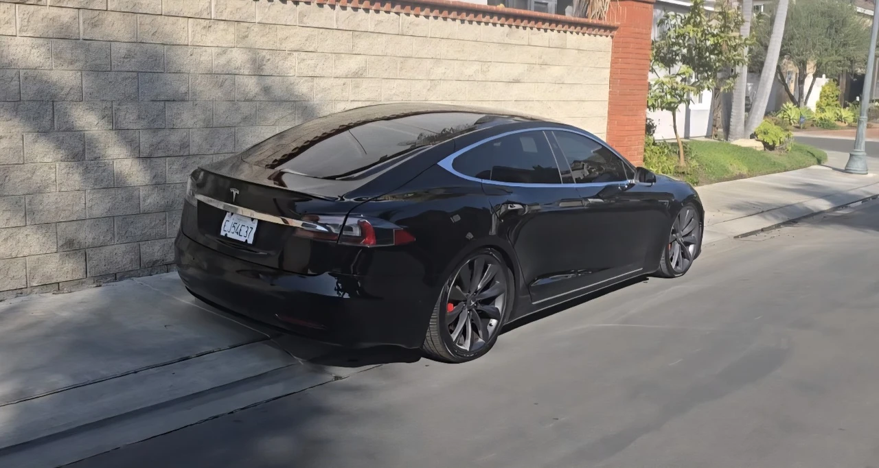2016 Tesla Model S - Image 10 of 23