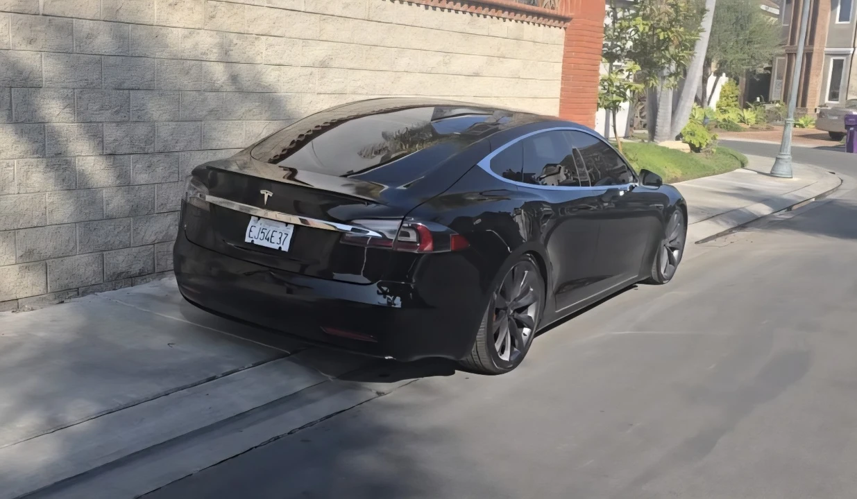 2016 Tesla Model S - Image 11 of 23