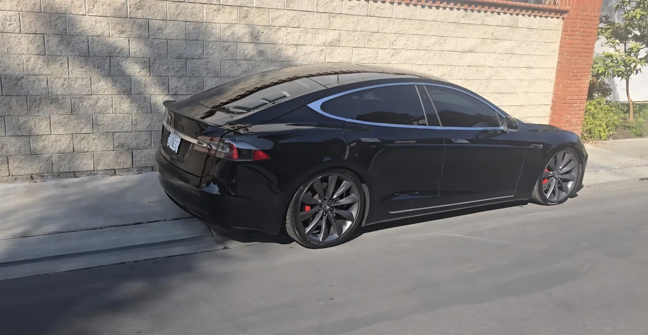 2016 Tesla Model S - Image 9 of 23