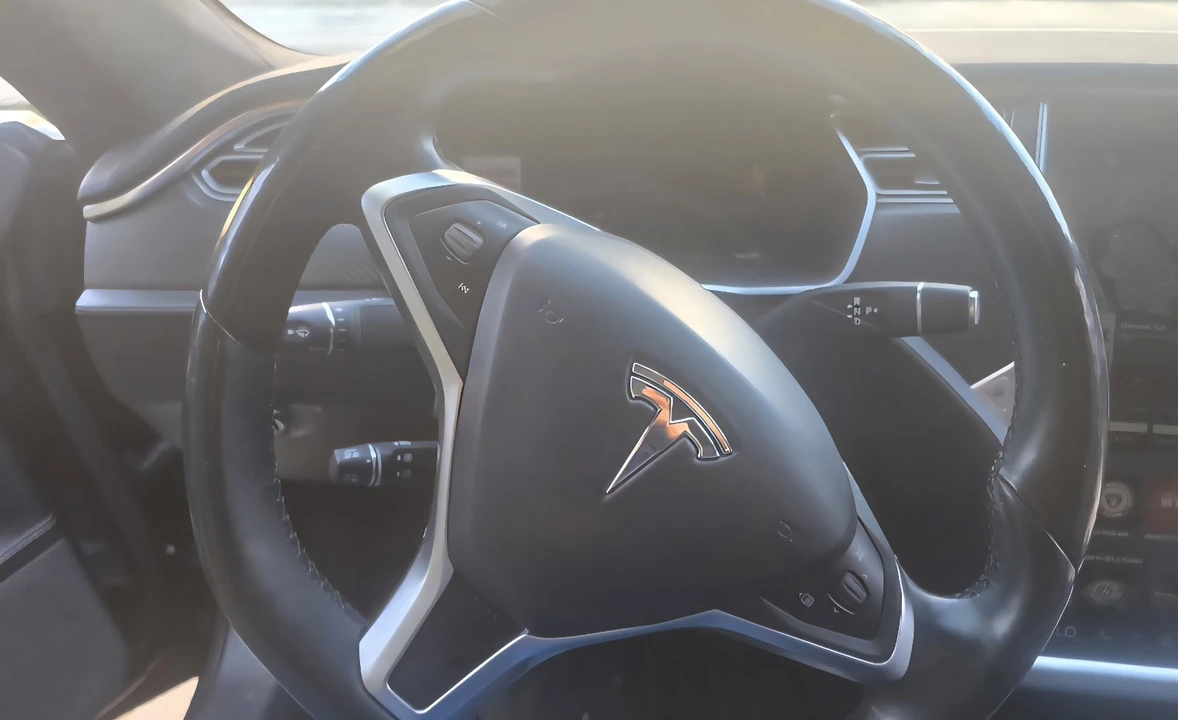2016 Tesla Model S - Image 20 of 23