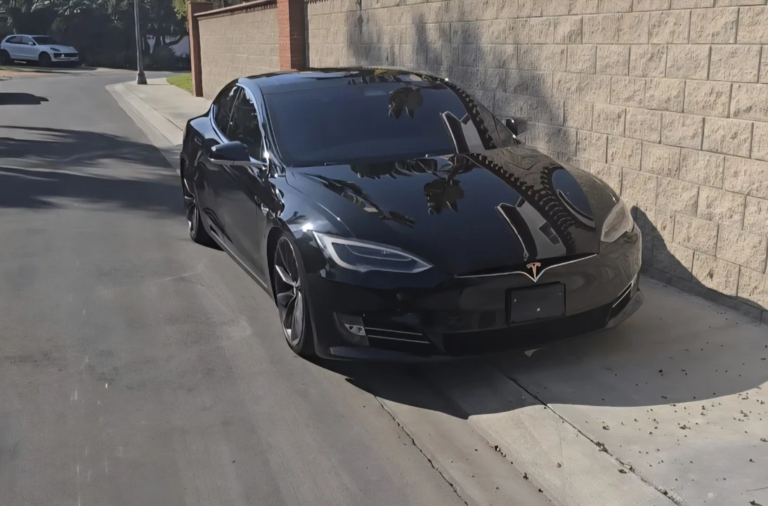 2016 Tesla Model S - Image 8 of 23