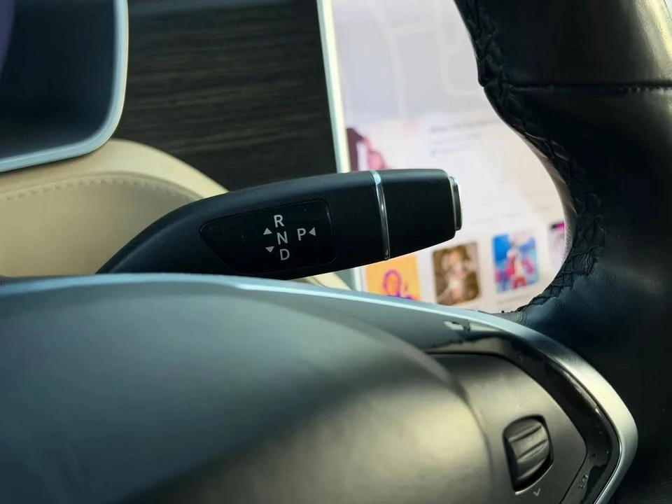 2016 Tesla Model S - Image 16 of 20