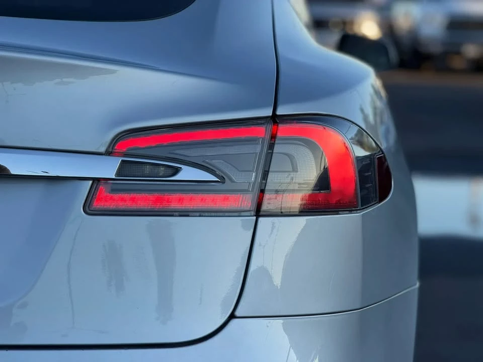 2016 Tesla Model S - Image 8 of 20