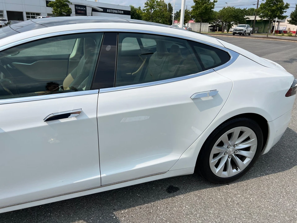 2016 Tesla Model S - Image 21 of 31