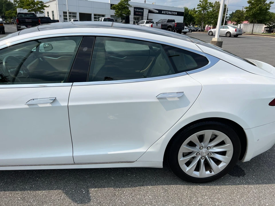 2016 Tesla Model S - Image 22 of 31
