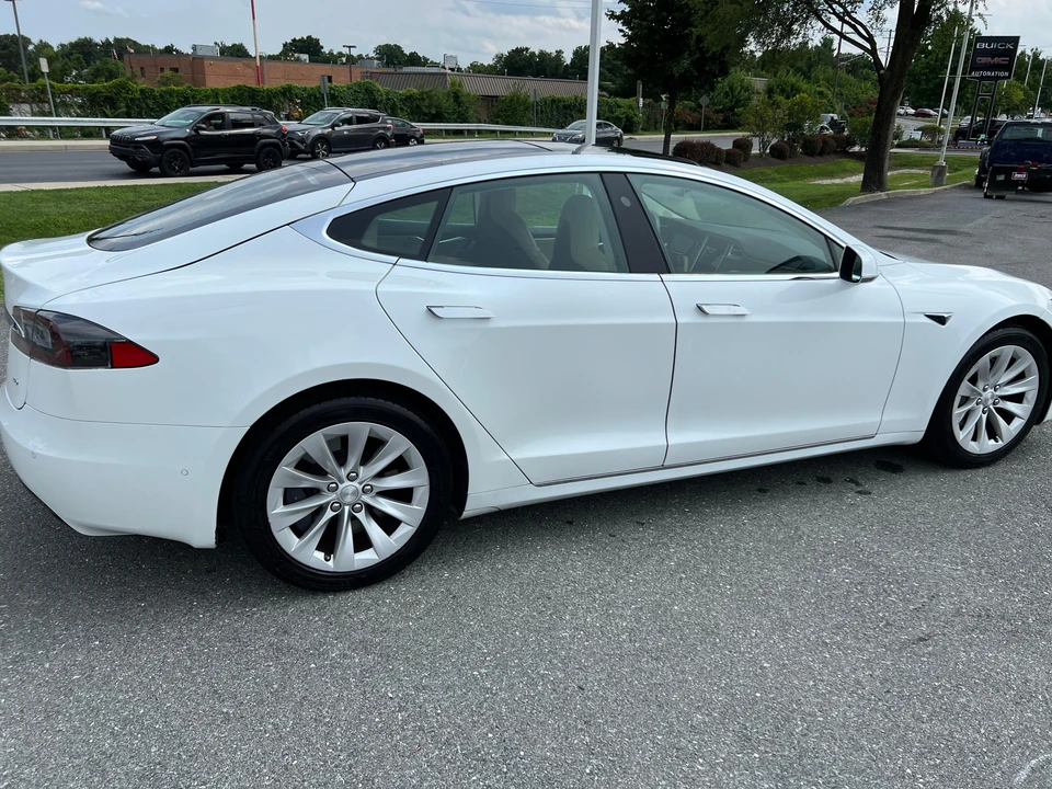 2016 Tesla Model S - Image 11 of 31