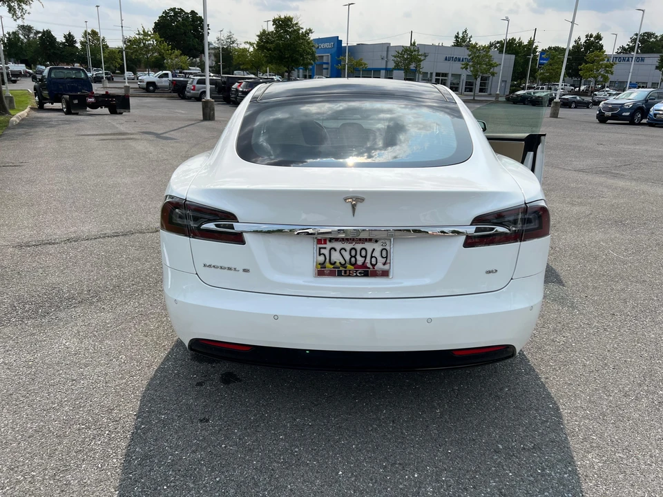 2016 Tesla Model S - Image 9 of 31