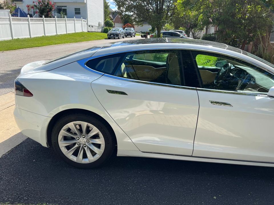 2016 Tesla Model S - Image 30 of 31