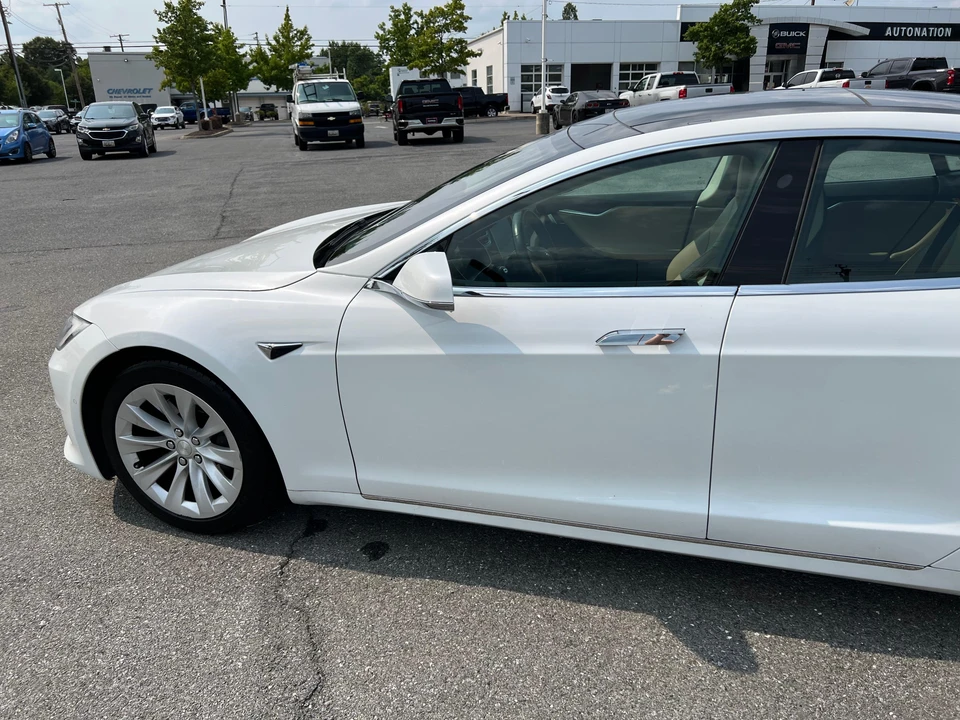 2016 Tesla Model S - Image 19 of 31