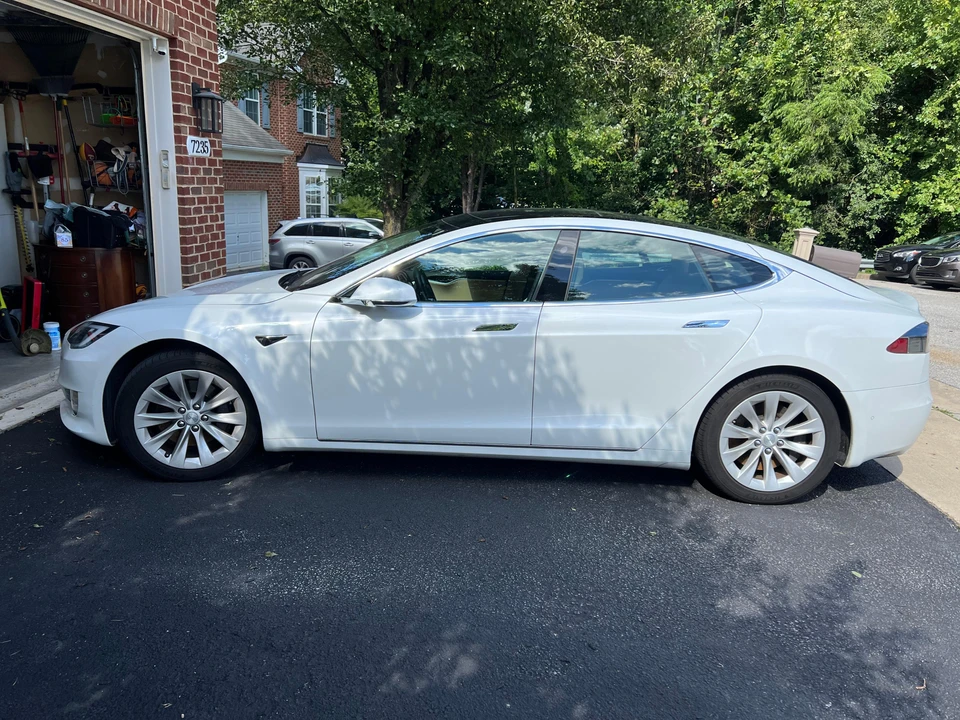 2016 Tesla Model S - Image 8 of 31