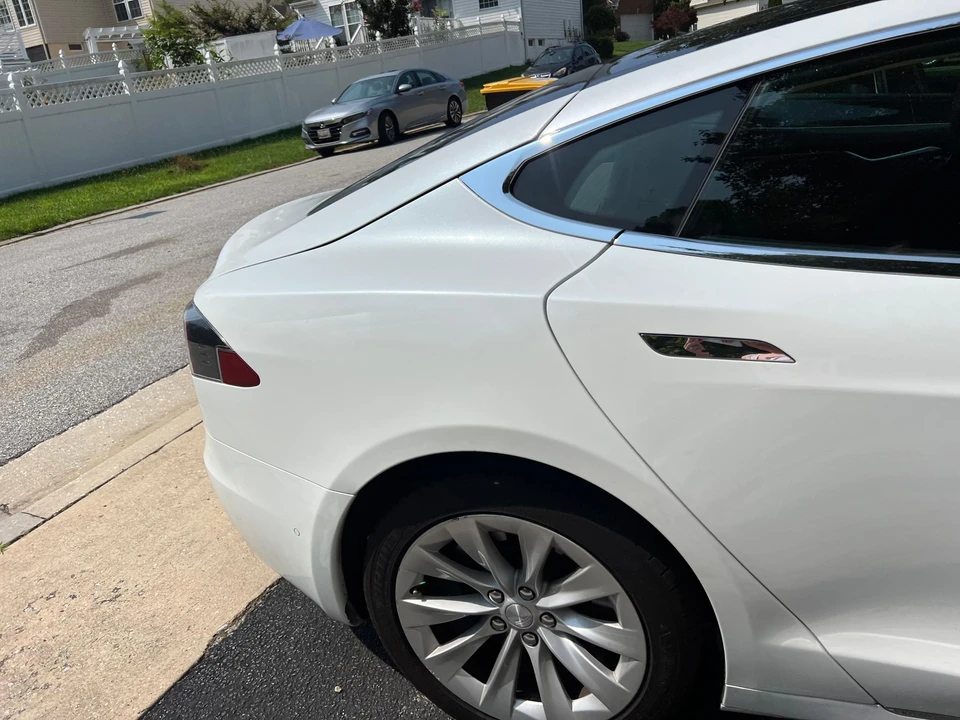 2016 Tesla Model S - Image 27 of 31