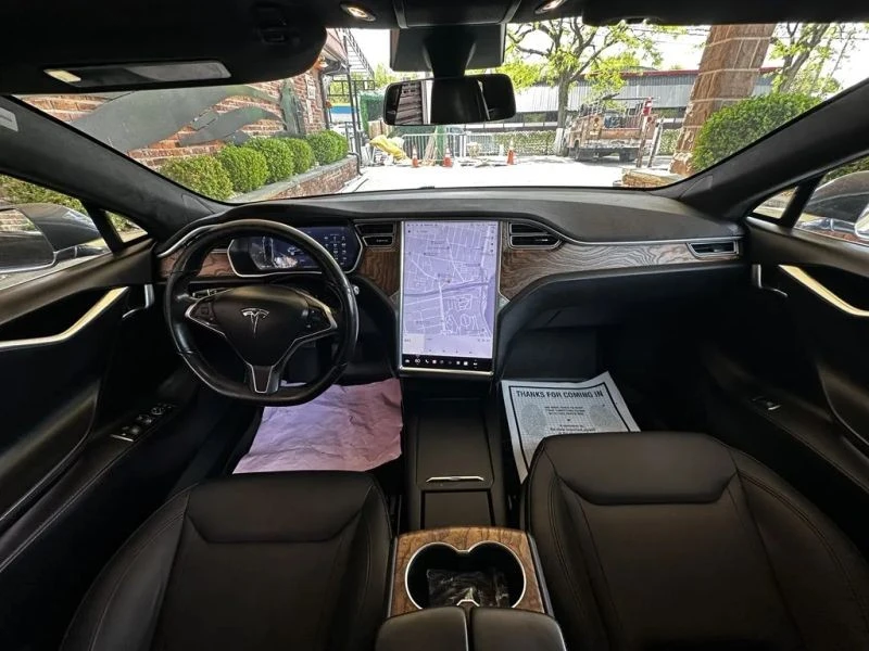 2016 Tesla Model S - Image 9 of 12