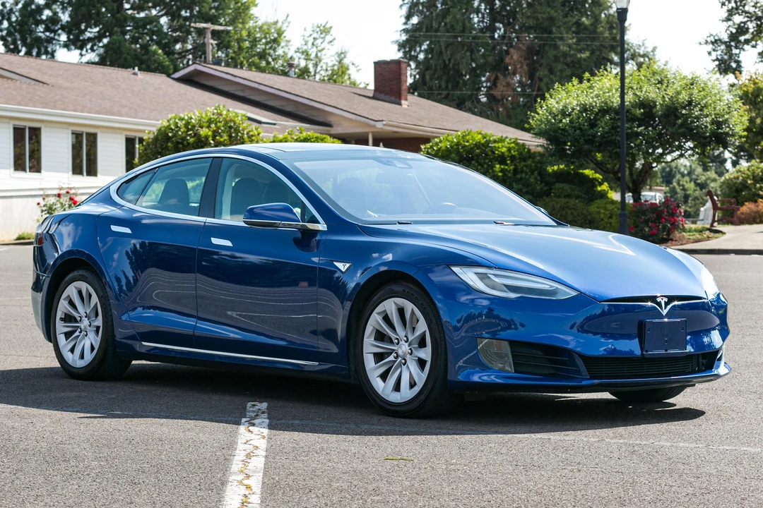 2016 Tesla Model S - Image 9 of 31