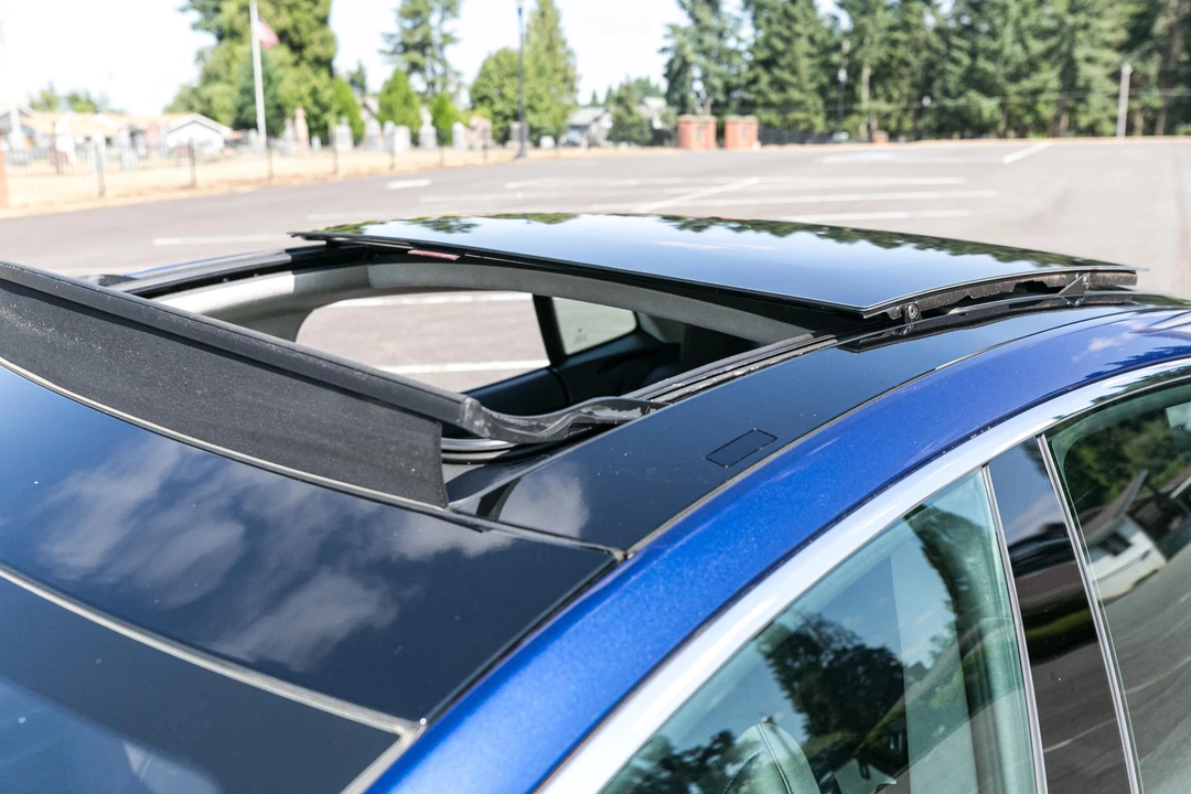 2016 Tesla Model S - Image 19 of 31