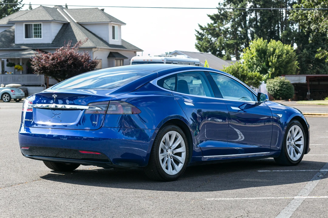 2016 Tesla Model S - Image 8 of 31