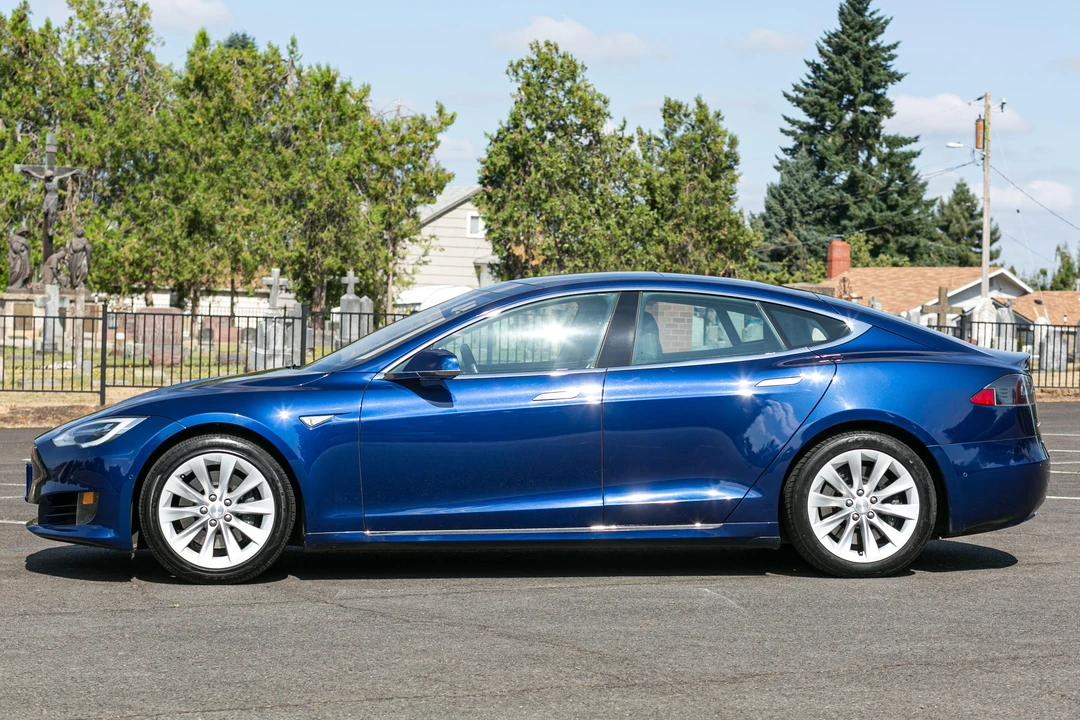 2016 Tesla Model S - Image 7 of 31