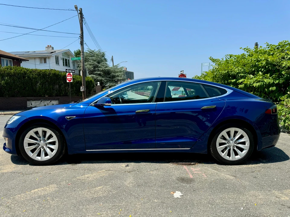 2016 Tesla Model S - Image 8 of 31
