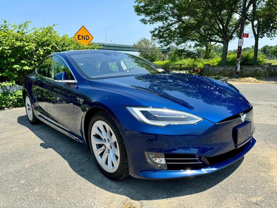 2016 Tesla Model S - Image 15 of 31