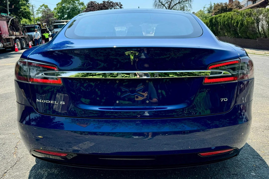 2016 Tesla Model S - Image 5 of 31