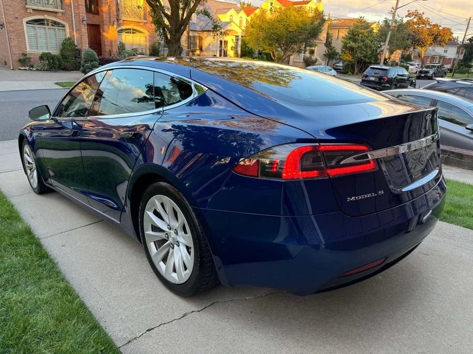 2016 Tesla Model S - Image 11 of 31