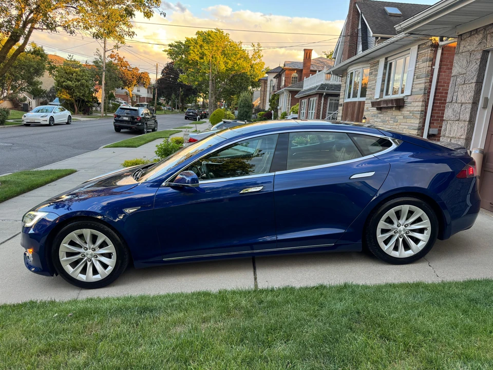 2016 Tesla Model S - Image 9 of 31