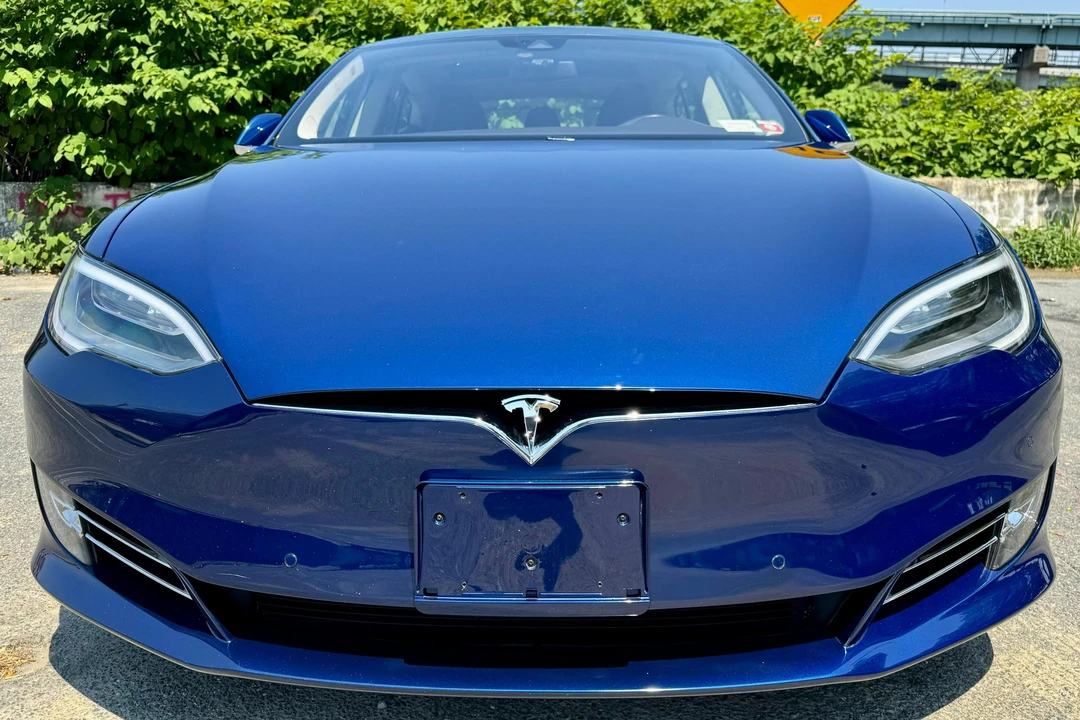 2016 Tesla Model S - Image 2 of 31