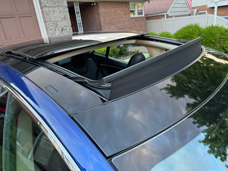 2016 Tesla Model S - Image 27 of 31