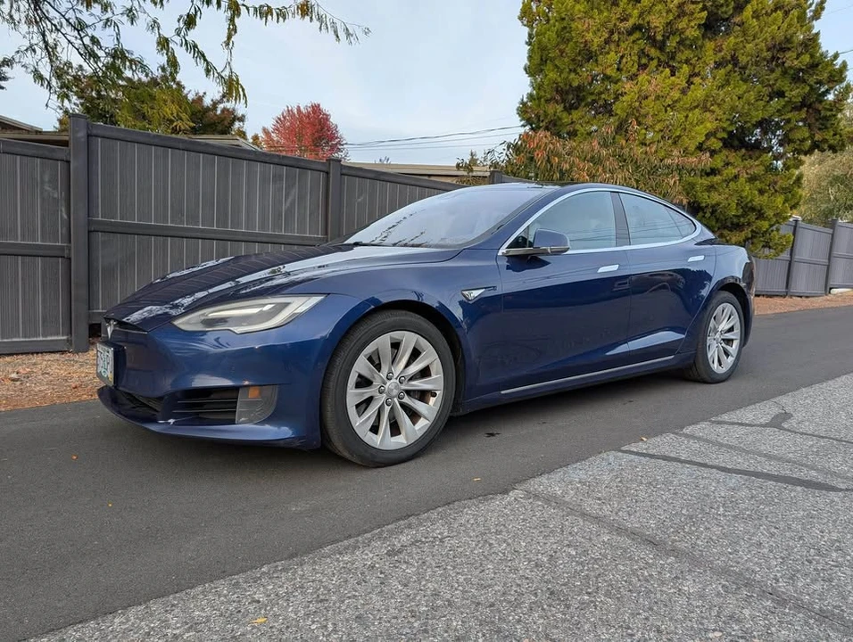 2016 Tesla Model S - Image 2 of 13