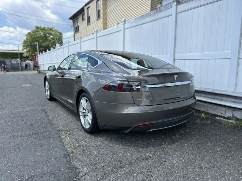 2016 Tesla Model S - Image 5 of 12