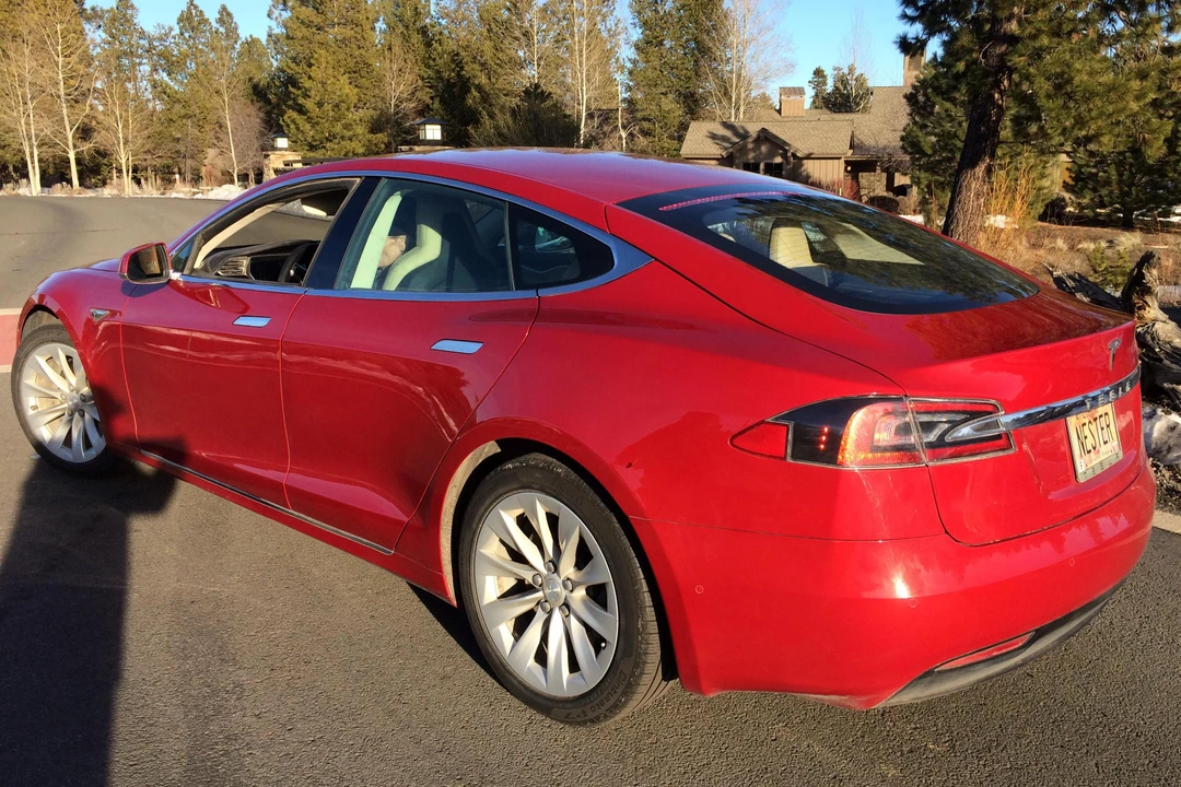 2016 Tesla Model S - Image 5 of 12