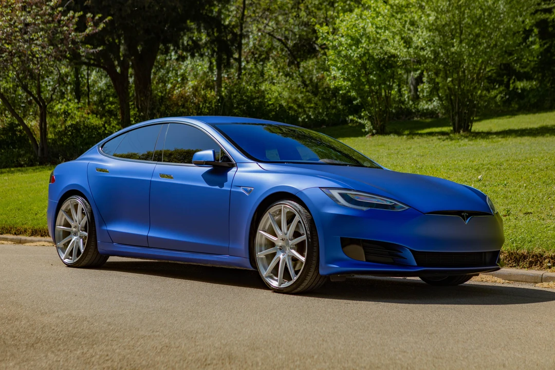 2016 Tesla Model S - Image 17 of 31