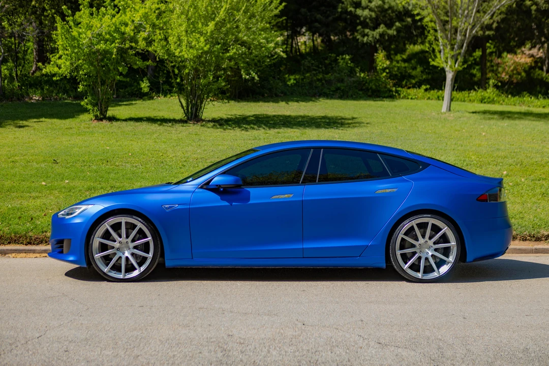 2016 Tesla Model S - Image 24 of 31