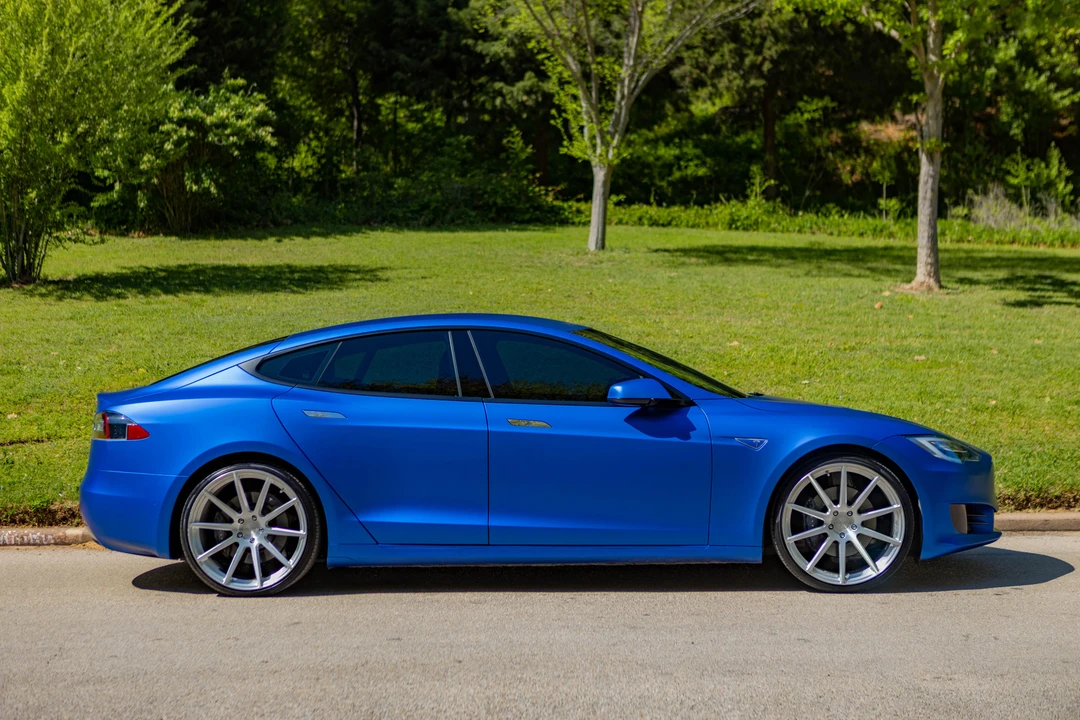 2016 Tesla Model S - Image 15 of 31