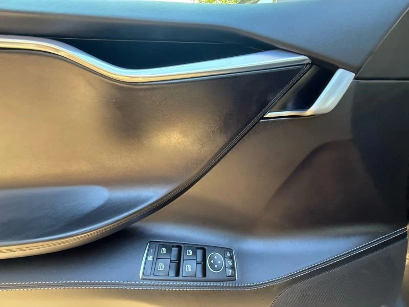 2016 Tesla Model S - Image 10 of 12