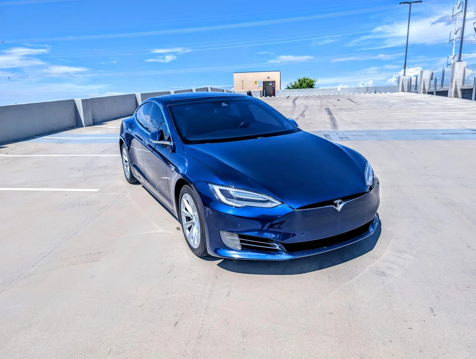 2016 Tesla Model S - Image 16 of 31