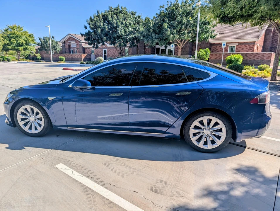2016 Tesla Model S - Image 8 of 31