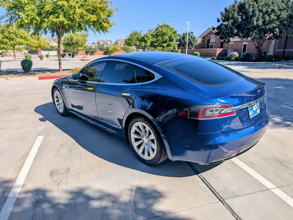 2016 Tesla Model S - Image 9 of 31