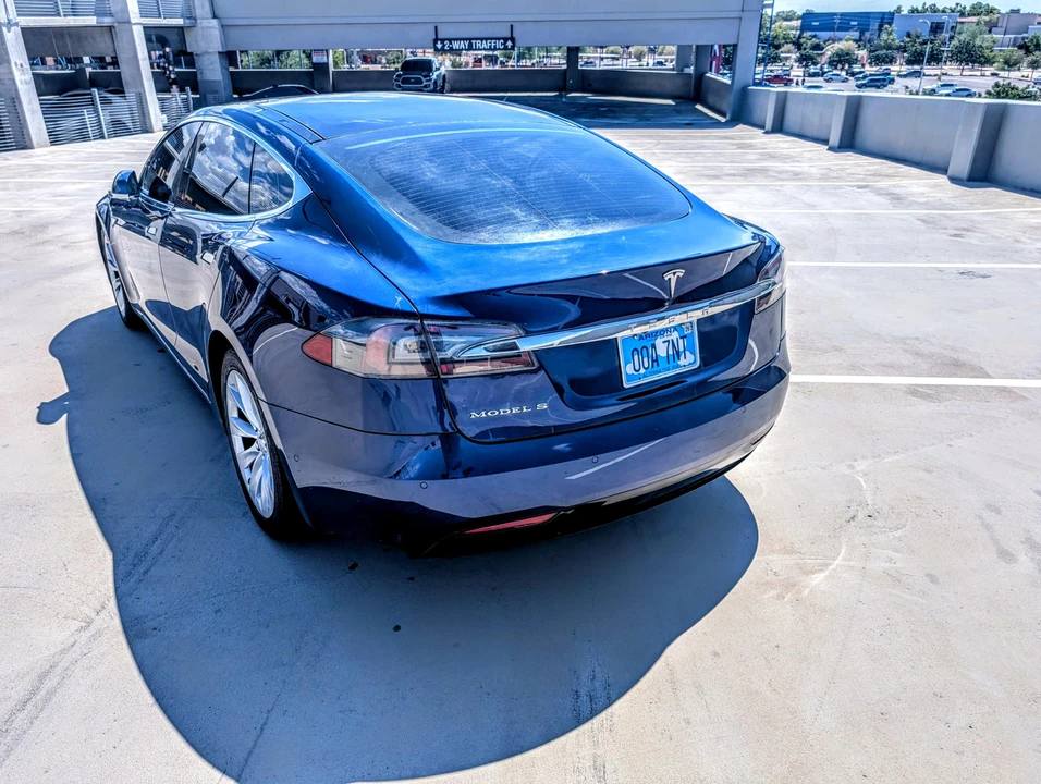 2016 Tesla Model S - Image 10 of 31