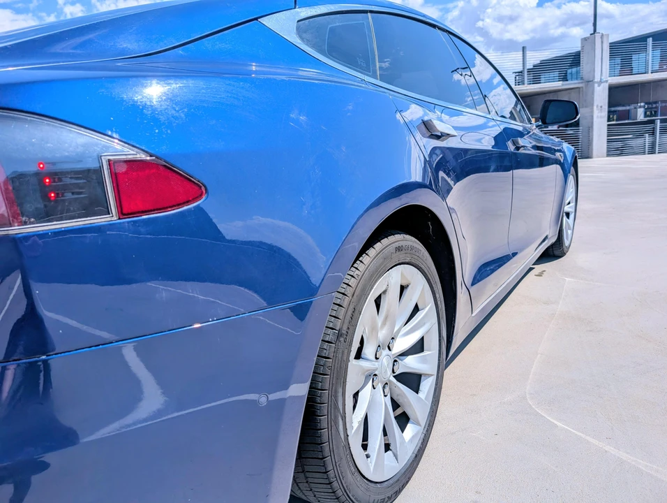 2016 Tesla Model S - Image 26 of 31