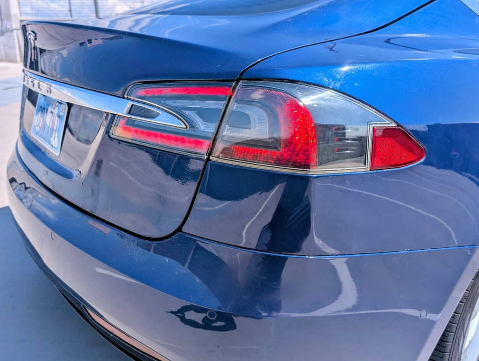 2016 Tesla Model S - Image 25 of 31