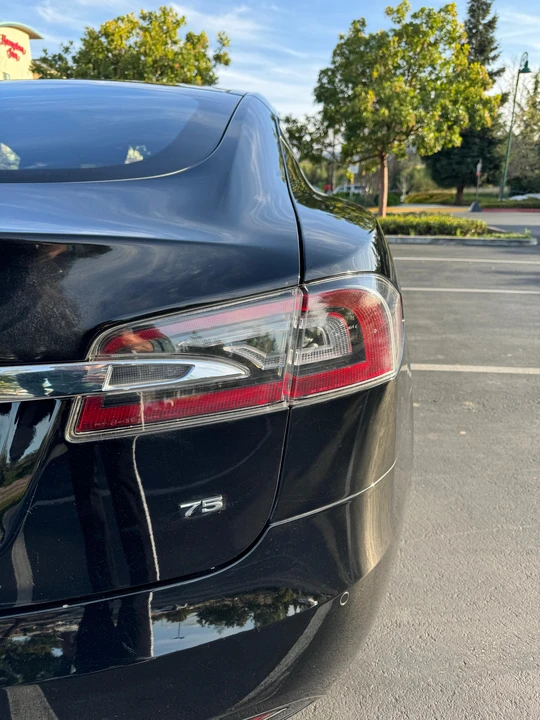 2016 Tesla Model S - Image 14 of 31