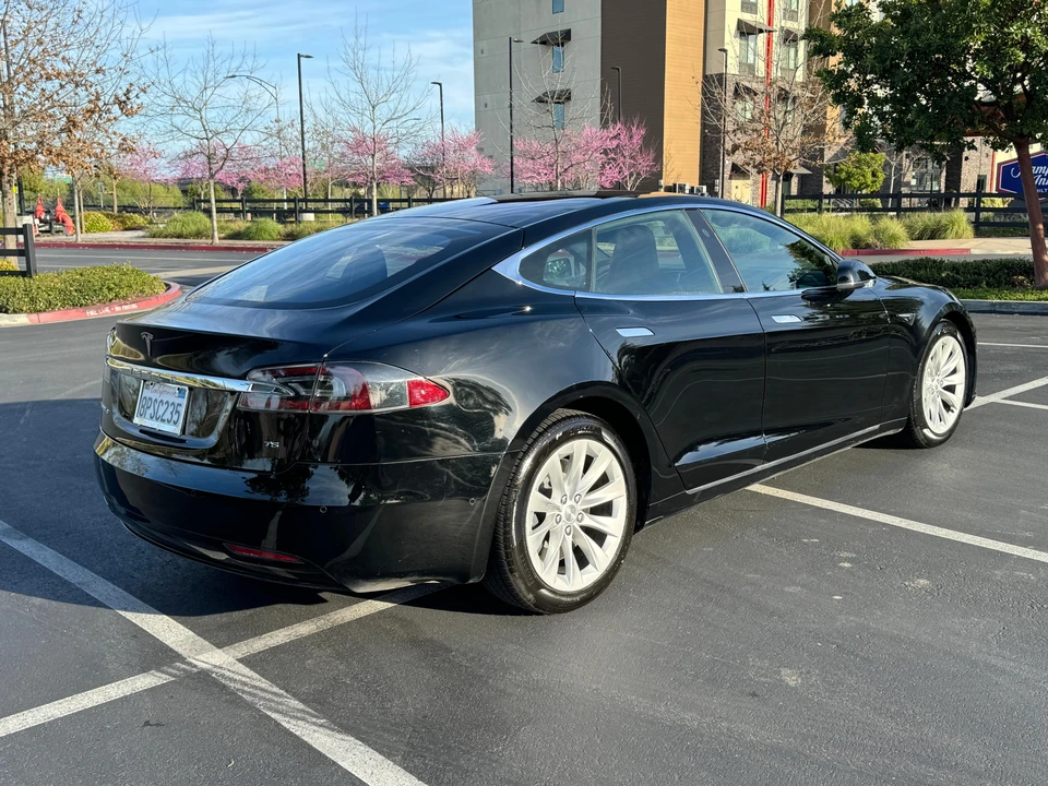 2016 Tesla Model S - Image 8 of 31