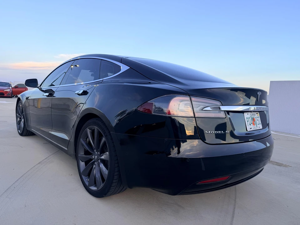 2016 Tesla Model S - Image 18 of 31