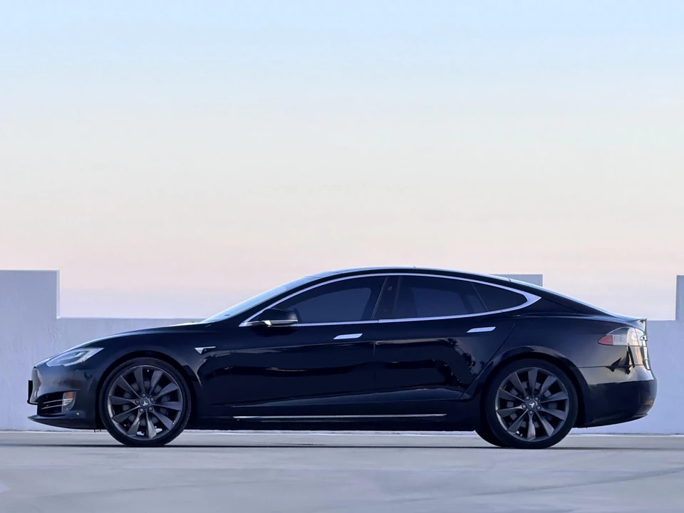 2016 Tesla Model S - Image 10 of 31