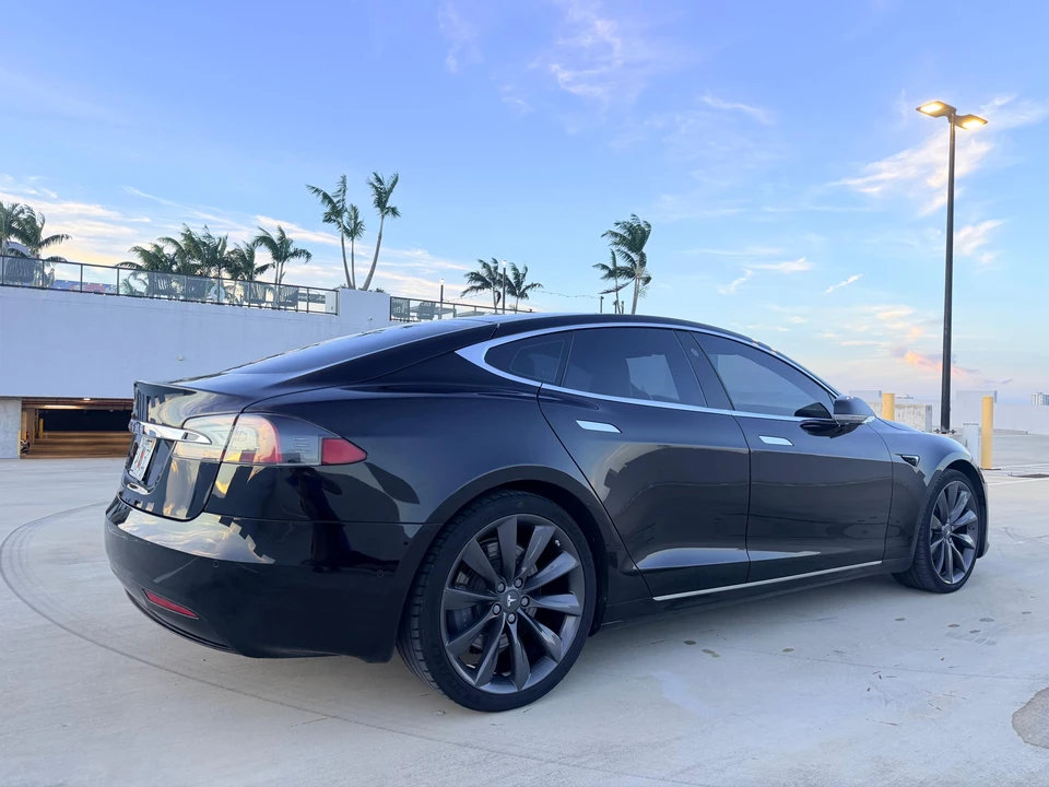 2016 Tesla Model S - Image 19 of 31