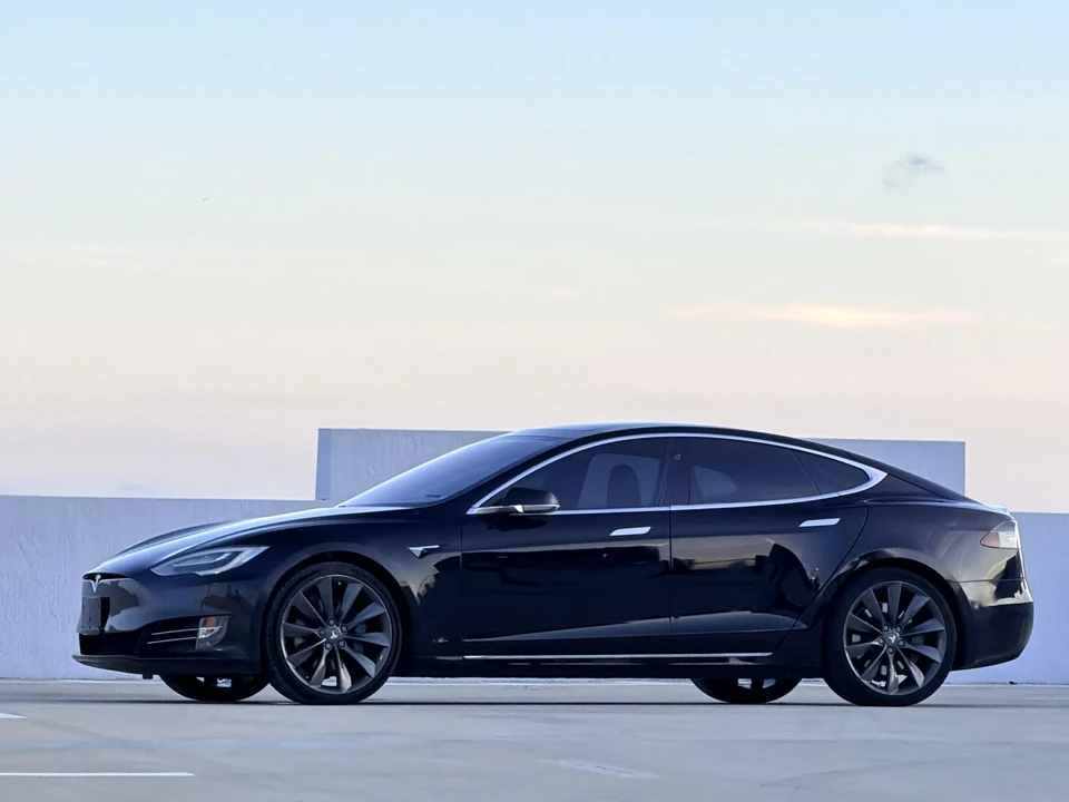 2016 Tesla Model S - Image 9 of 31