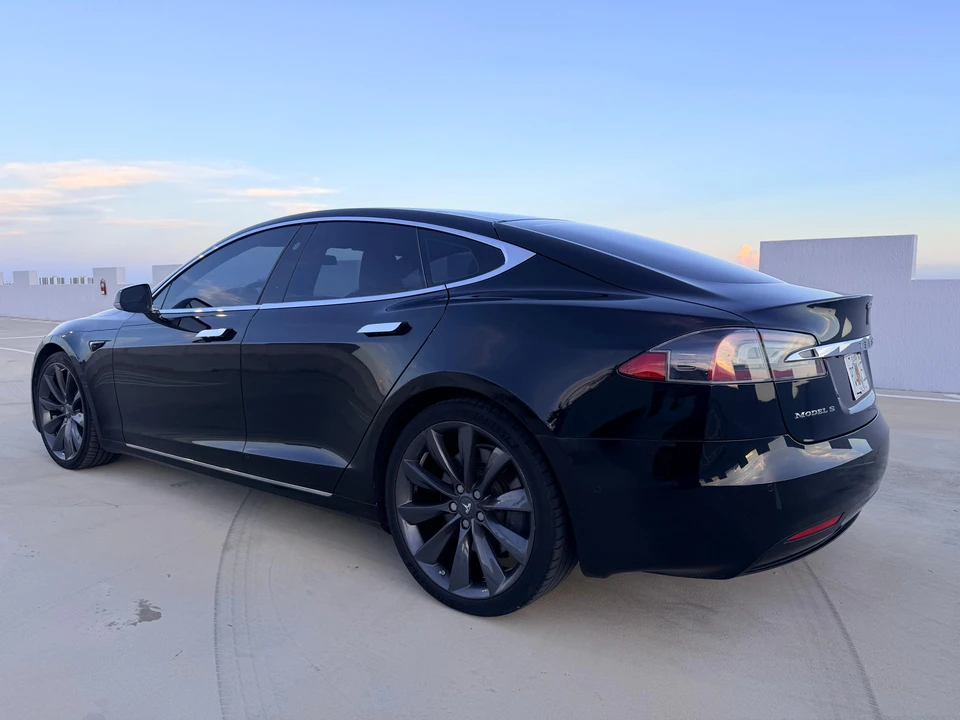 2016 Tesla Model S - Image 17 of 31